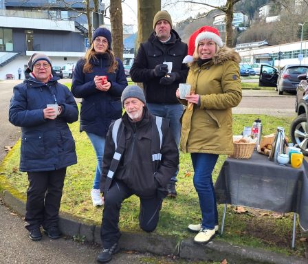 Die Mantrailinggruppe von Hundetrainer Wolfgang Scheiber feiert Jahresabschlusstraining